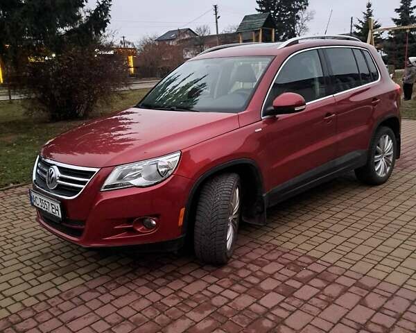 Красный Фольксваген Тигуан, объемом двигателя 1.98 л и пробегом 196 тыс. км за 9500 $, фото 3 на Automoto.ua