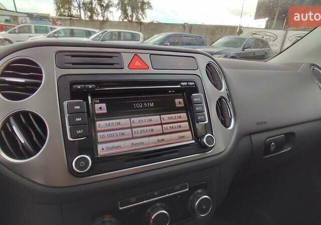 Красный Фольксваген Тигуан, объемом двигателя 2 л и пробегом 200 тыс. км за 10999 $, фото 22 на Automoto.ua