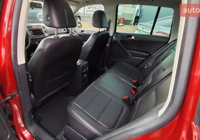 Красный Фольксваген Тигуан, объемом двигателя 2 л и пробегом 200 тыс. км за 10999 $, фото 24 на Automoto.ua