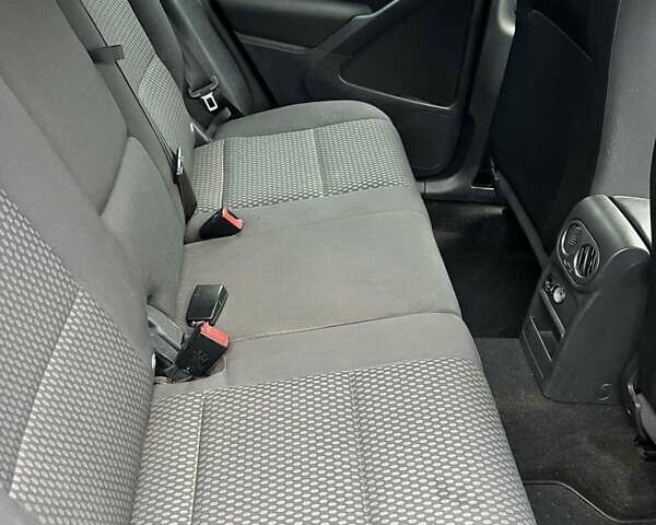 Красный Фольксваген Тигуан, объемом двигателя 1.98 л и пробегом 215 тыс. км за 10500 $, фото 8 на Automoto.ua