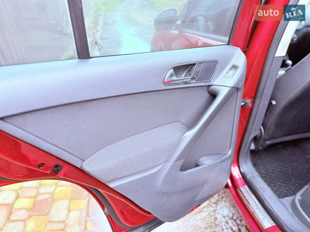 Червоний Фольксваген Тігуан, об'ємом двигуна 1.98 л та пробігом 218 тис. км за 8999 $, фото 19 на Automoto.ua