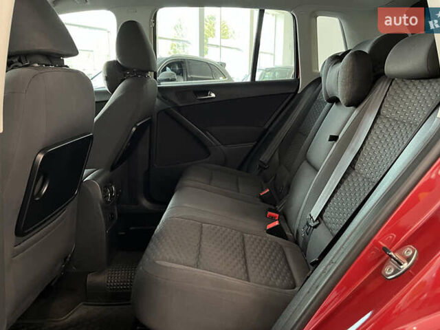 Красный Фольксваген Тигуан, объемом двигателя 2 л и пробегом 108 тыс. км за 12700 $, фото 10 на Automoto.ua