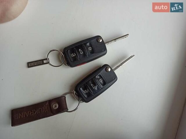 Красный Фольксваген Тигуан, объемом двигателя 1.98 л и пробегом 270 тыс. км за 9000 $, фото 21 на Automoto.ua