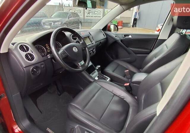 Красный Фольксваген Тигуан, объемом двигателя 2 л и пробегом 200 тыс. км за 10999 $, фото 15 на Automoto.ua