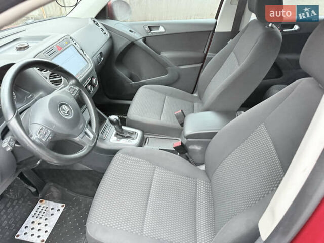 Червоний Фольксваген Тігуан, об'ємом двигуна 1.98 л та пробігом 218 тис. км за 8999 $, фото 38 на Automoto.ua