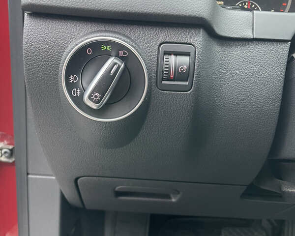 Червоний Фольксваген Тігуан, об'ємом двигуна 2 л та пробігом 232 тис. км за 10900 $, фото 14 на Automoto.ua