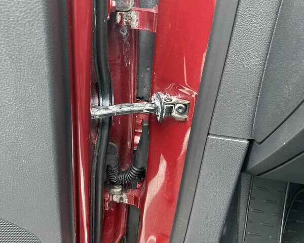 Червоний Фольксваген Тігуан, об'ємом двигуна 2 л та пробігом 232 тис. км за 10900 $, фото 27 на Automoto.ua