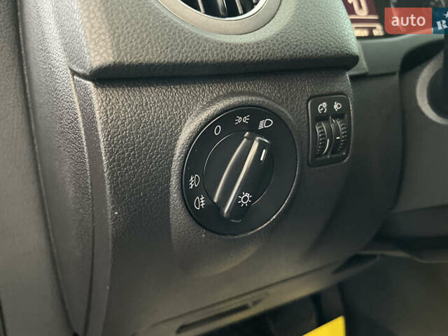 Красный Фольксваген Тигуан, объемом двигателя 2 л и пробегом 108 тыс. км за 12700 $, фото 13 на Automoto.ua