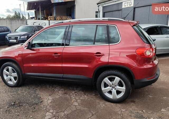 Красный Фольксваген Тигуан, объемом двигателя 2 л и пробегом 200 тыс. км за 10999 $, фото 7 на Automoto.ua