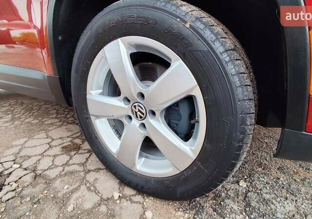 Красный Фольксваген Тигуан, объемом двигателя 2 л и пробегом 200 тыс. км за 10999 $, фото 29 на Automoto.ua