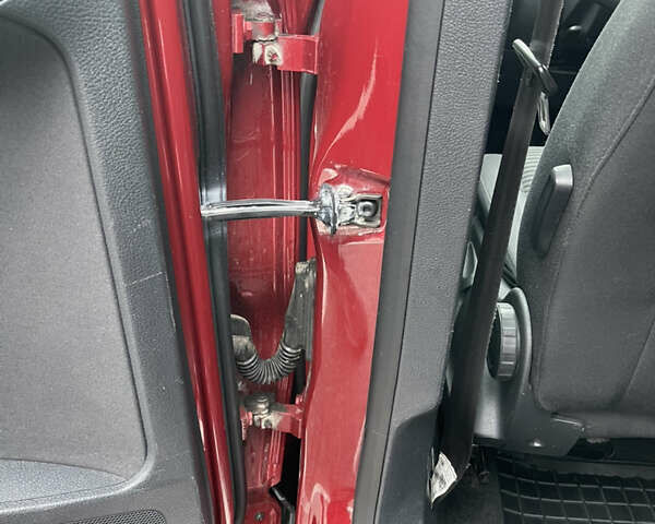 Червоний Фольксваген Тігуан, об'ємом двигуна 2 л та пробігом 232 тис. км за 10900 $, фото 30 на Automoto.ua