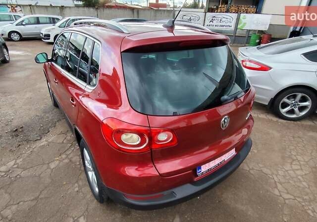 Красный Фольксваген Тигуан, объемом двигателя 2 л и пробегом 200 тыс. км за 10999 $, фото 8 на Automoto.ua