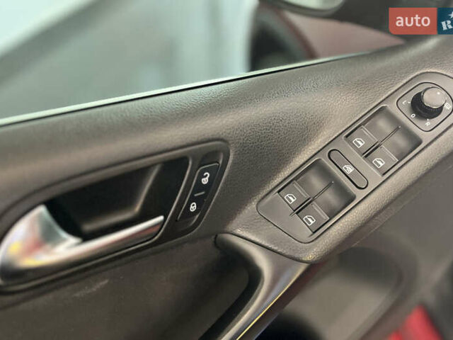 Красный Фольксваген Тигуан, объемом двигателя 2 л и пробегом 108 тыс. км за 12700 $, фото 12 на Automoto.ua