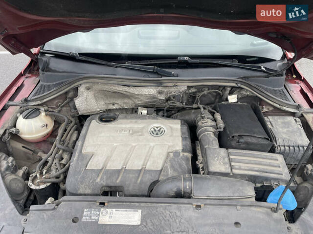Червоний Фольксваген Тігуан, об'ємом двигуна 2 л та пробігом 232 тис. км за 10900 $, фото 19 на Automoto.ua