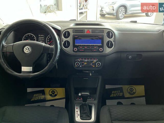 Красный Фольксваген Тигуан, объемом двигателя 2 л и пробегом 108 тыс. км за 12700 $, фото 15 на Automoto.ua