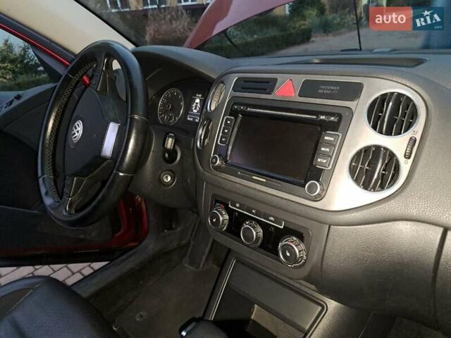 Красный Фольксваген Тигуан, объемом двигателя 1.98 л и пробегом 196 тыс. км за 9500 $, фото 12 на Automoto.ua