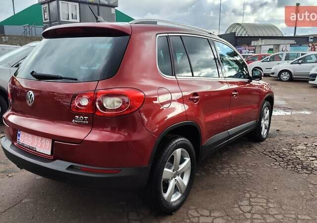 Красный Фольксваген Тигуан, объемом двигателя 2 л и пробегом 200 тыс. км за 10999 $, фото 4 на Automoto.ua