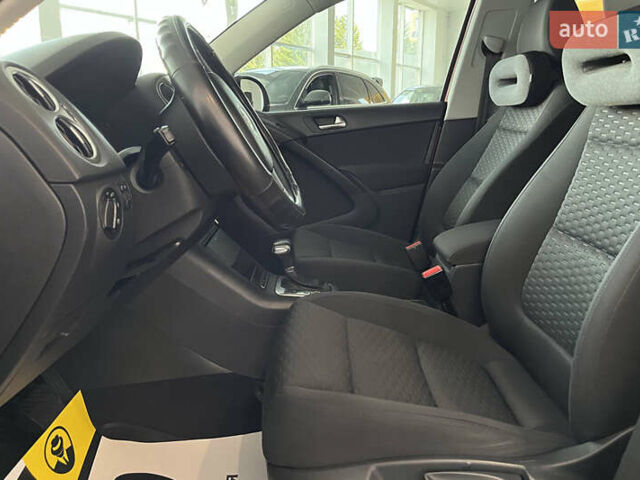 Красный Фольксваген Тигуан, объемом двигателя 2 л и пробегом 108 тыс. км за 12700 $, фото 11 на Automoto.ua