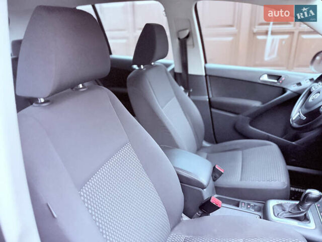 Червоний Фольксваген Тігуан, об'ємом двигуна 1.98 л та пробігом 218 тис. км за 8999 $, фото 16 на Automoto.ua