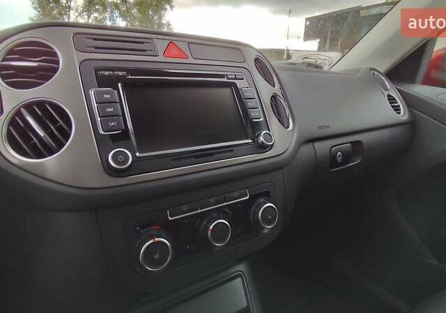 Красный Фольксваген Тигуан, объемом двигателя 2 л и пробегом 200 тыс. км за 10999 $, фото 20 на Automoto.ua