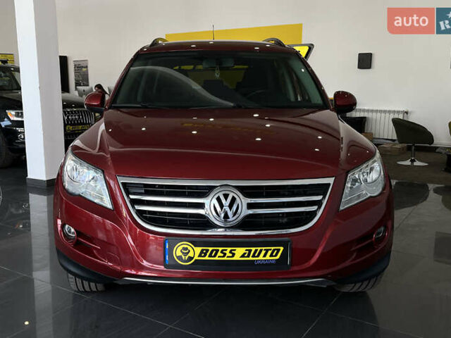 Красный Фольксваген Тигуан, объемом двигателя 2 л и пробегом 108 тыс. км за 12700 $, фото 1 на Automoto.ua