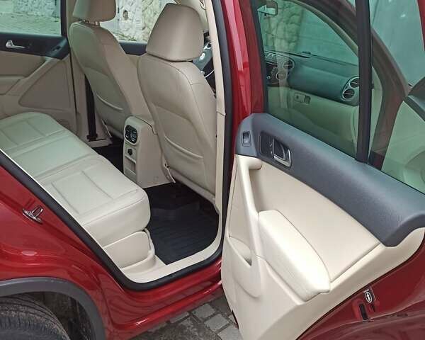 Красный Фольксваген Тигуан, объемом двигателя 1.98 л и пробегом 270 тыс. км за 9000 $, фото 19 на Automoto.ua