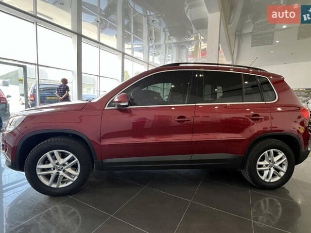 Красный Фольксваген Тигуан, объемом двигателя 2 л и пробегом 108 тыс. км за 12700 $, фото 3 на Automoto.ua