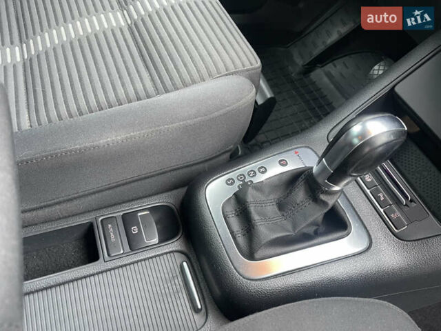 Червоний Фольксваген Тігуан, об'ємом двигуна 2 л та пробігом 232 тис. км за 10900 $, фото 13 на Automoto.ua