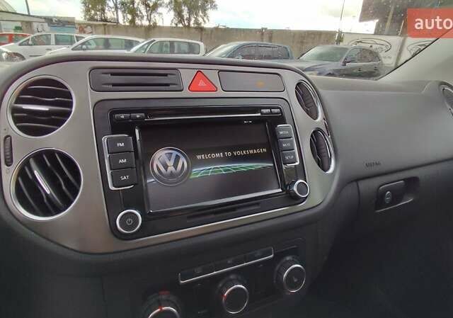Красный Фольксваген Тигуан, объемом двигателя 2 л и пробегом 200 тыс. км за 10999 $, фото 21 на Automoto.ua
