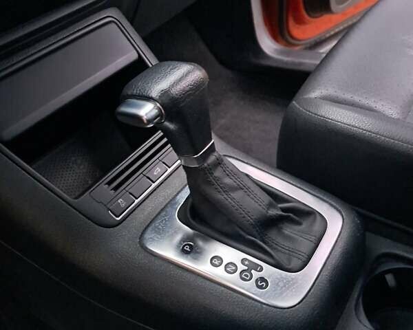 Красный Фольксваген Тигуан, объемом двигателя 1.98 л и пробегом 196 тыс. км за 9500 $, фото 8 на Automoto.ua