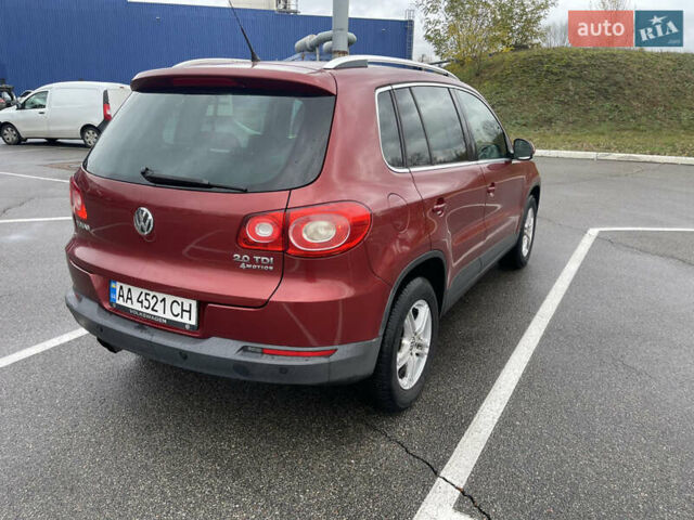 Червоний Фольксваген Тігуан, об'ємом двигуна 2 л та пробігом 232 тис. км за 10900 $, фото 6 на Automoto.ua