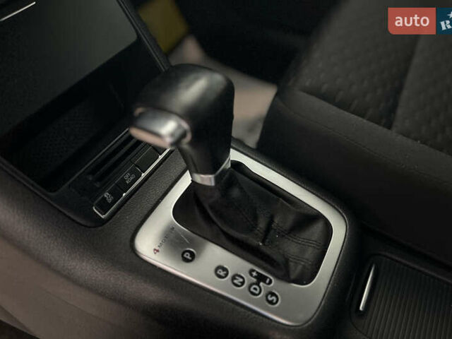 Красный Фольксваген Тигуан, объемом двигателя 2 л и пробегом 108 тыс. км за 12700 $, фото 14 на Automoto.ua