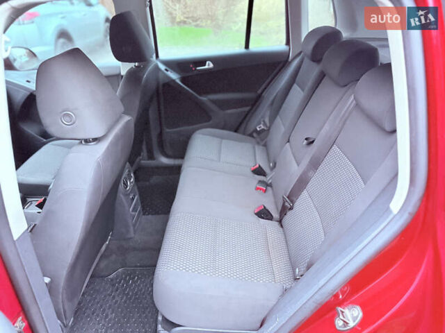 Червоний Фольксваген Тігуан, об'ємом двигуна 1.98 л та пробігом 218 тис. км за 8999 $, фото 20 на Automoto.ua