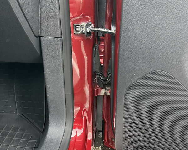 Червоний Фольксваген Тігуан, об'ємом двигуна 2 л та пробігом 232 тис. км за 10900 $, фото 29 на Automoto.ua