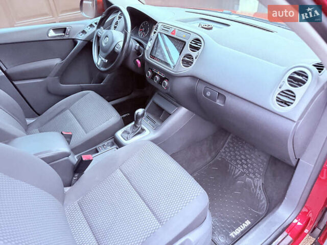 Червоний Фольксваген Тігуан, об'ємом двигуна 1.98 л та пробігом 218 тис. км за 8999 $, фото 22 на Automoto.ua