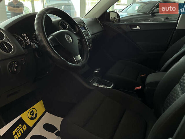 Красный Фольксваген Тигуан, объемом двигателя 2 л и пробегом 108 тыс. км за 12700 $, фото 19 на Automoto.ua