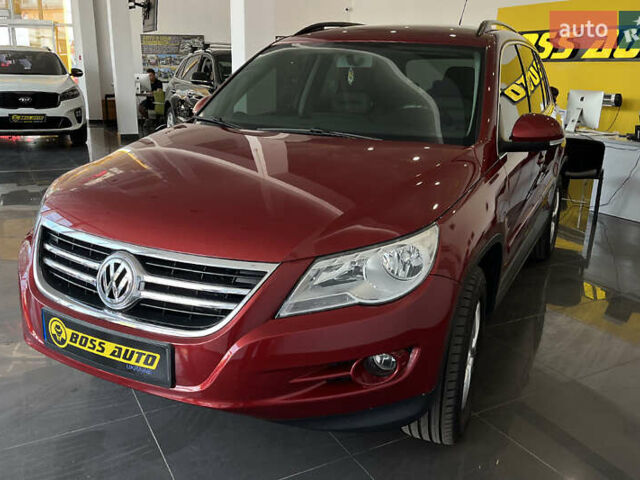Красный Фольксваген Тигуан, объемом двигателя 2 л и пробегом 108 тыс. км за 12700 $, фото 2 на Automoto.ua