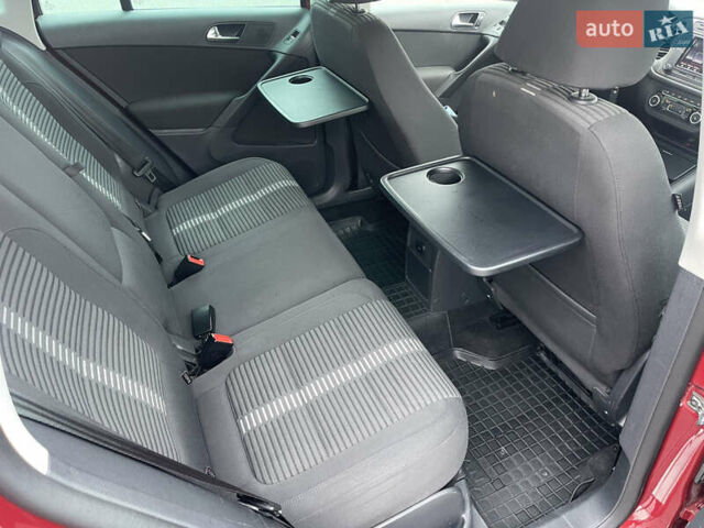 Червоний Фольксваген Тігуан, об'ємом двигуна 2 л та пробігом 232 тис. км за 10900 $, фото 16 на Automoto.ua