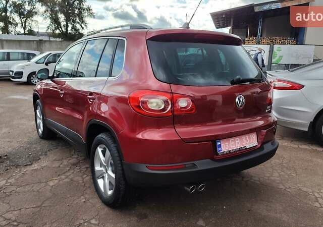 Красный Фольксваген Тигуан, объемом двигателя 2 л и пробегом 200 тыс. км за 10999 $, фото 6 на Automoto.ua