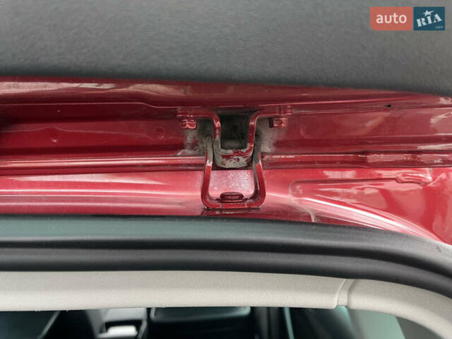 Червоний Фольксваген Тігуан, об'ємом двигуна 2 л та пробігом 232 тис. км за 10900 $, фото 25 на Automoto.ua