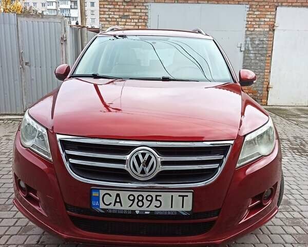 Красный Фольксваген Тигуан, объемом двигателя 1.98 л и пробегом 270 тыс. км за 9000 $, фото 5 на Automoto.ua