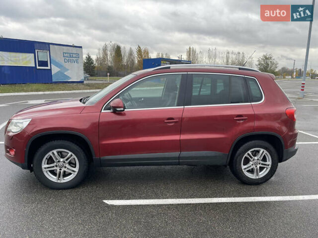 Червоний Фольксваген Тігуан, об'ємом двигуна 2 л та пробігом 232 тис. км за 10900 $, фото 7 на Automoto.ua