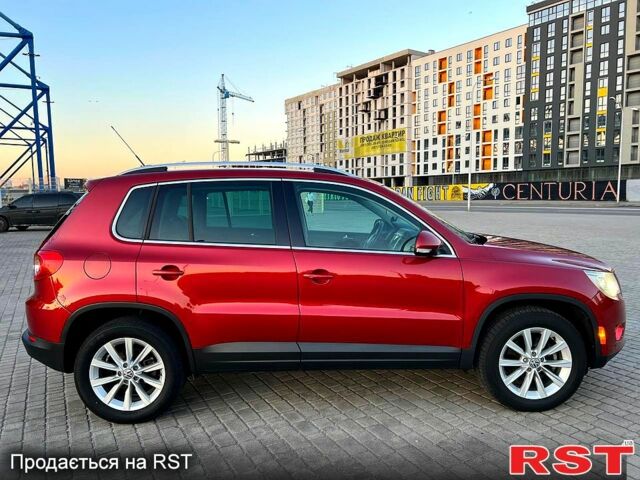 Красный Фольксваген Тигуан, объемом двигателя 2 л и пробегом 205 тыс. км за 13800 $, фото 4 на Automoto.ua