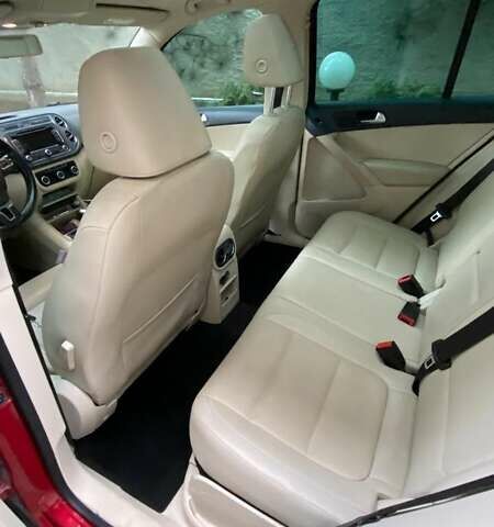 Красный Фольксваген Тигуан, объемом двигателя 1.98 л и пробегом 265 тыс. км за 10500 $, фото 9 на Automoto.ua