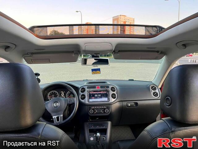 Красный Фольксваген Тигуан, объемом двигателя 2 л и пробегом 205 тыс. км за 13800 $, фото 13 на Automoto.ua