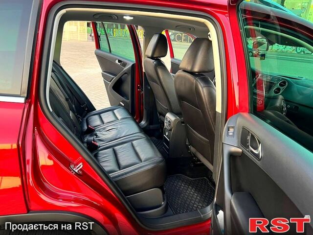 Красный Фольксваген Тигуан, объемом двигателя 2 л и пробегом 205 тыс. км за 13800 $, фото 9 на Automoto.ua