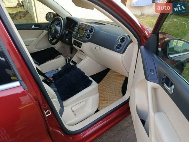 Красный Фольксваген Тигуан, объемом двигателя 1.98 л и пробегом 497 тыс. км за 9000 $, фото 11 на Automoto.ua