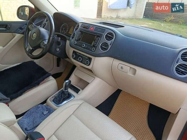 Красный Фольксваген Тигуан, объемом двигателя 1.98 л и пробегом 497 тыс. км за 9000 $, фото 7 на Automoto.ua