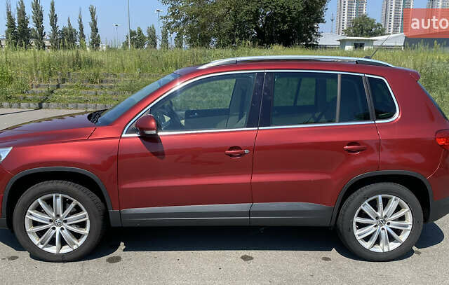 Красный Фольксваген Тигуан, объемом двигателя 1.98 л и пробегом 270 тыс. км за 10800 $, фото 1 на Automoto.ua