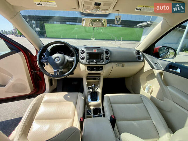 Красный Фольксваген Тигуан, объемом двигателя 1.98 л и пробегом 270 тыс. км за 10800 $, фото 7 на Automoto.ua